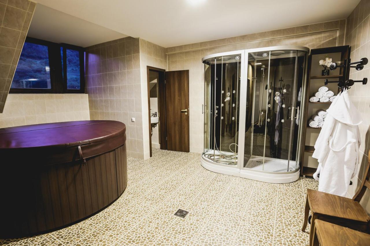 River Retreat Otel Lotrioara Dış mekan fotoğraf