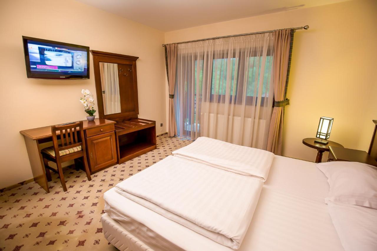 River Retreat Otel Lotrioara Dış mekan fotoğraf