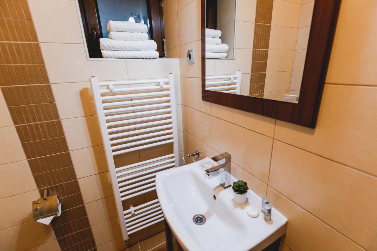 River Retreat Otel Lotrioara Dış mekan fotoğraf