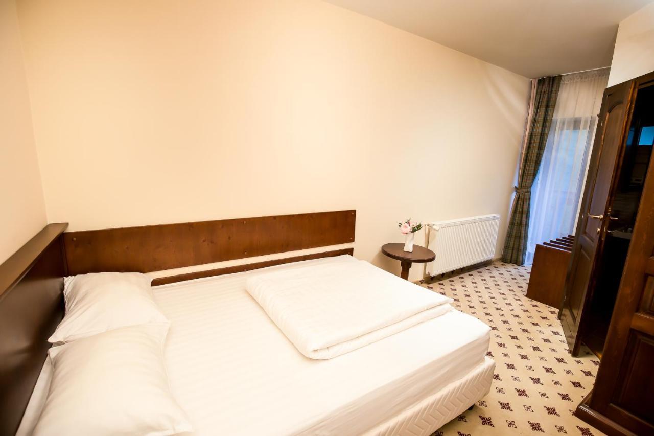 River Retreat Otel Lotrioara Dış mekan fotoğraf