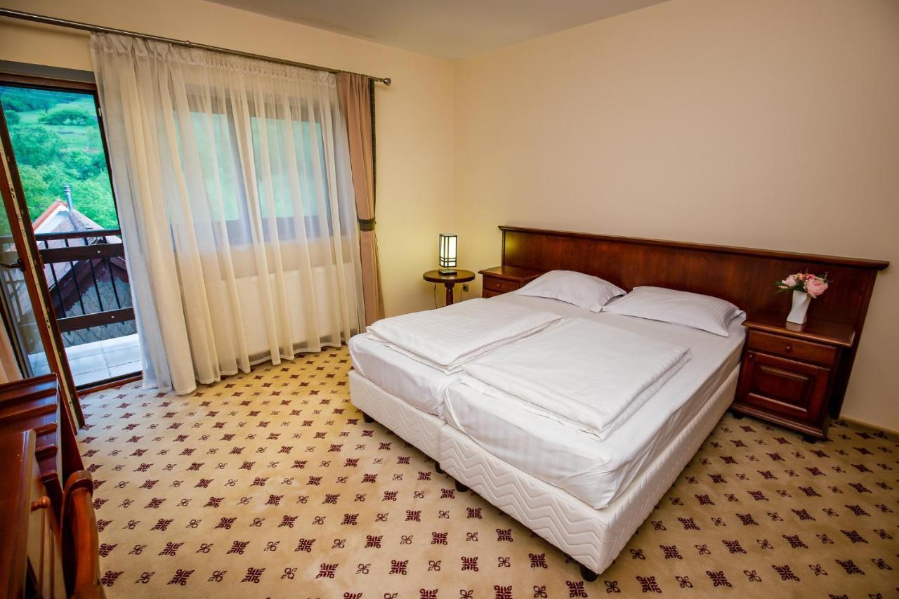 River Retreat Otel Lotrioara Dış mekan fotoğraf