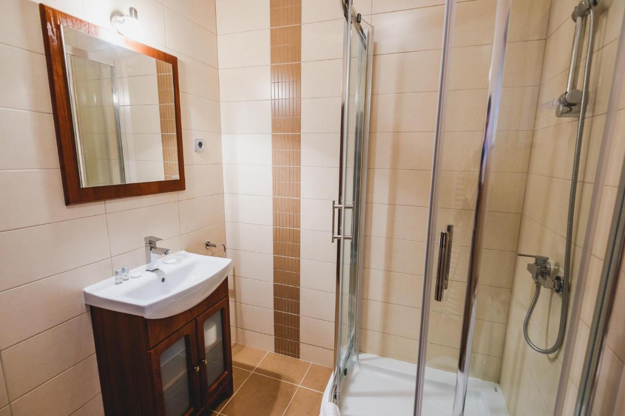 River Retreat Otel Lotrioara Dış mekan fotoğraf