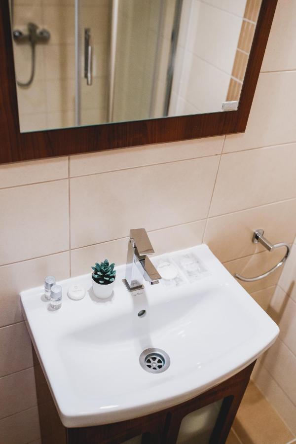 River Retreat Otel Lotrioara Dış mekan fotoğraf
