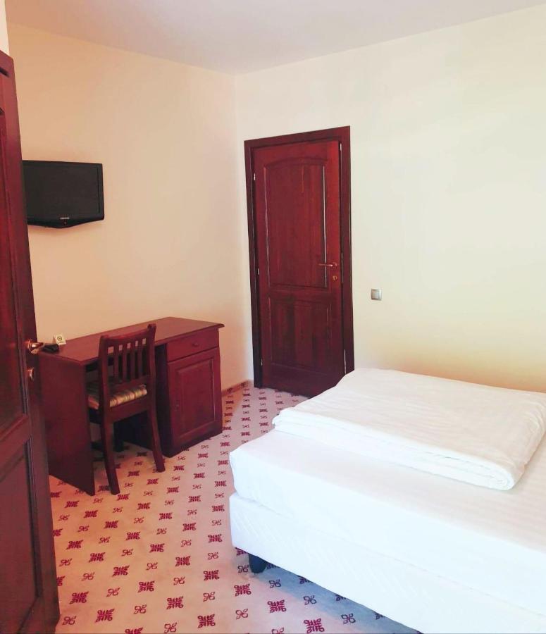 River Retreat Otel Lotrioara Dış mekan fotoğraf
