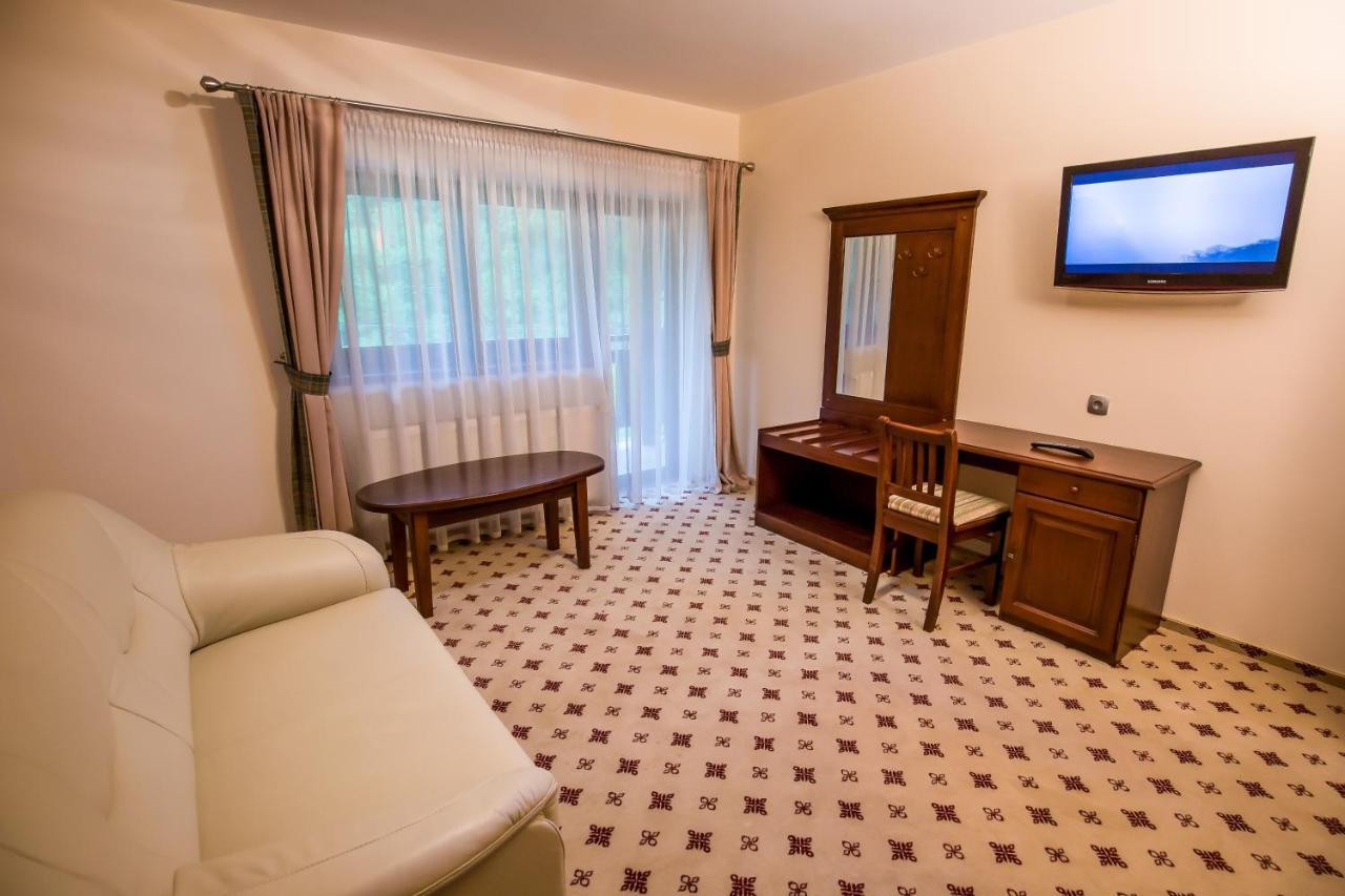 River Retreat Otel Lotrioara Dış mekan fotoğraf