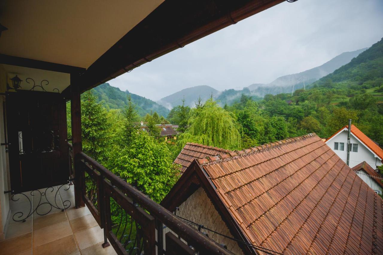 River Retreat Otel Lotrioara Dış mekan fotoğraf