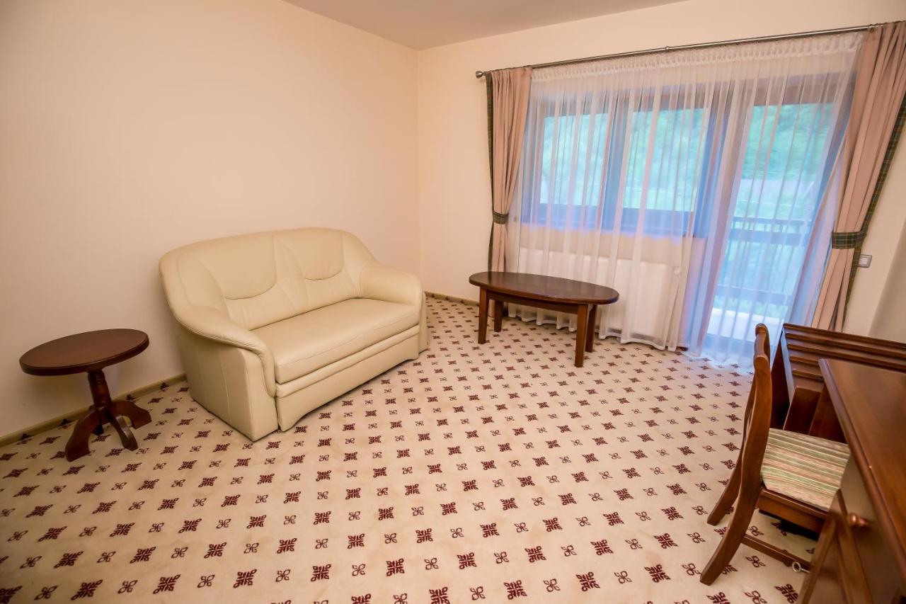River Retreat Otel Lotrioara Dış mekan fotoğraf