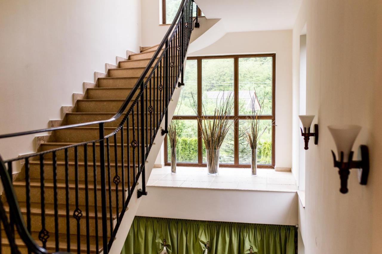 River Retreat Otel Lotrioara Dış mekan fotoğraf